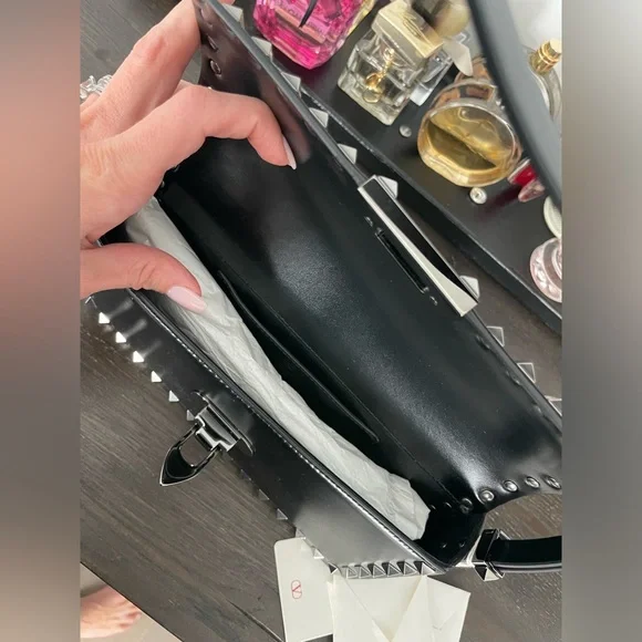 Valentino ROCKSTUD23 E/W SMOOTH CALFSKIN SHOULDER BAG - Picture 4 of 9